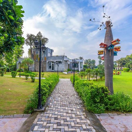 Stayvista At Wandering Vines Indoor Pool 4Bhk Luxury Villa In Delhi Sohna מראה חיצוני תמונה