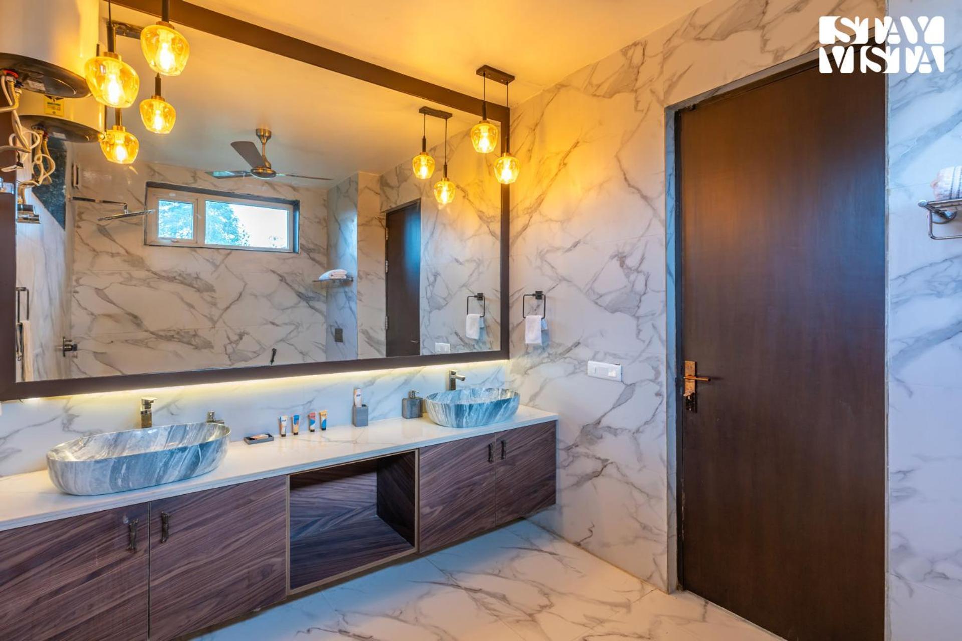 Stayvista At Wandering Vines Indoor Pool 4Bhk Luxury Villa In Delhi Sohna מראה חיצוני תמונה