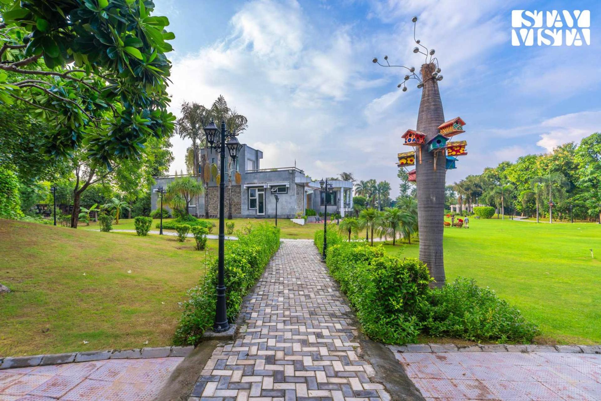 Stayvista At Wandering Vines Indoor Pool 4Bhk Luxury Villa In Delhi Sohna מראה חיצוני תמונה