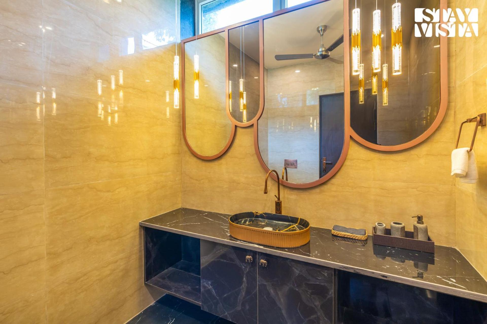 Stayvista At Wandering Vines Indoor Pool 4Bhk Luxury Villa In Delhi Sohna מראה חיצוני תמונה
