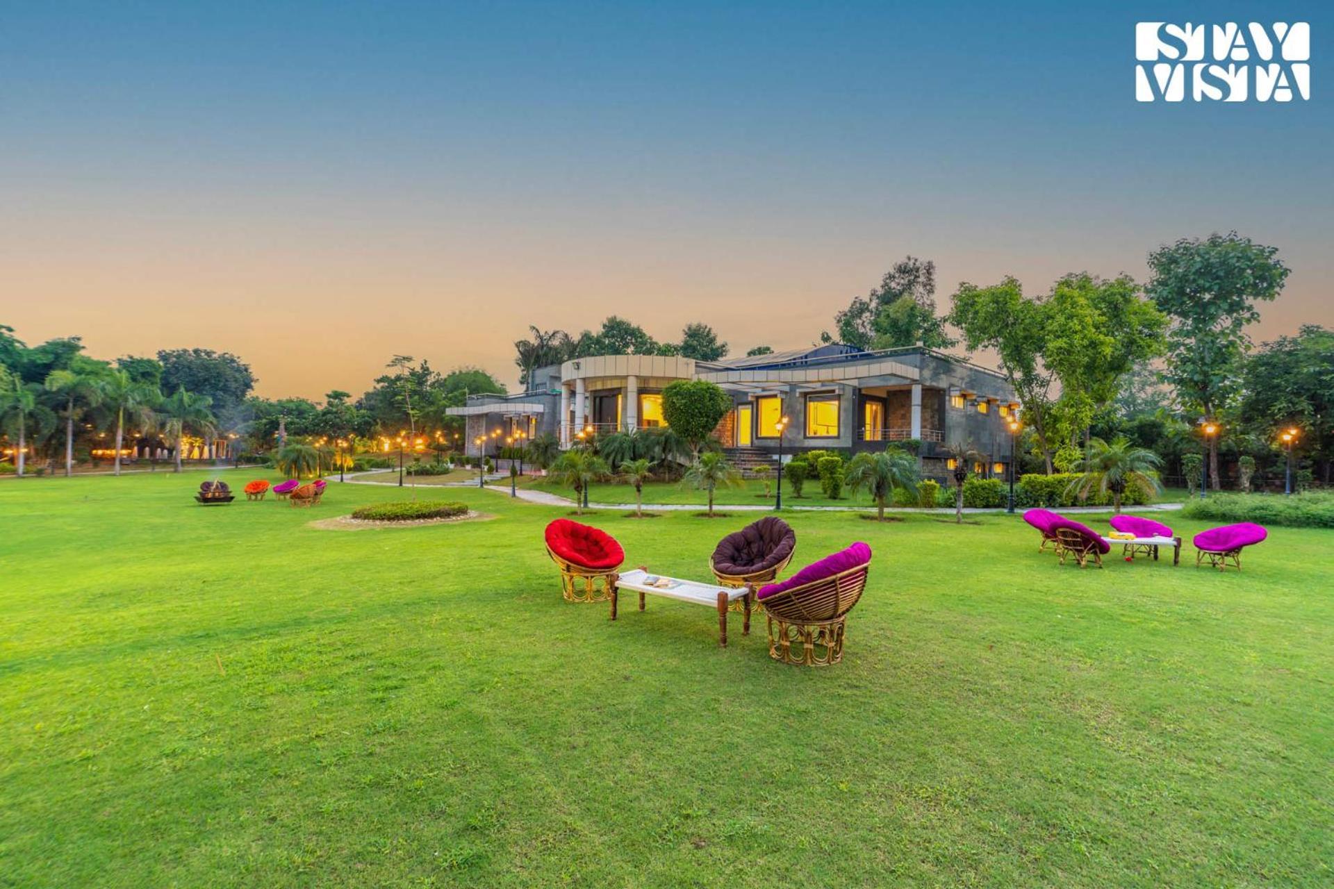 Stayvista At Wandering Vines Indoor Pool 4Bhk Luxury Villa In Delhi Sohna מראה חיצוני תמונה