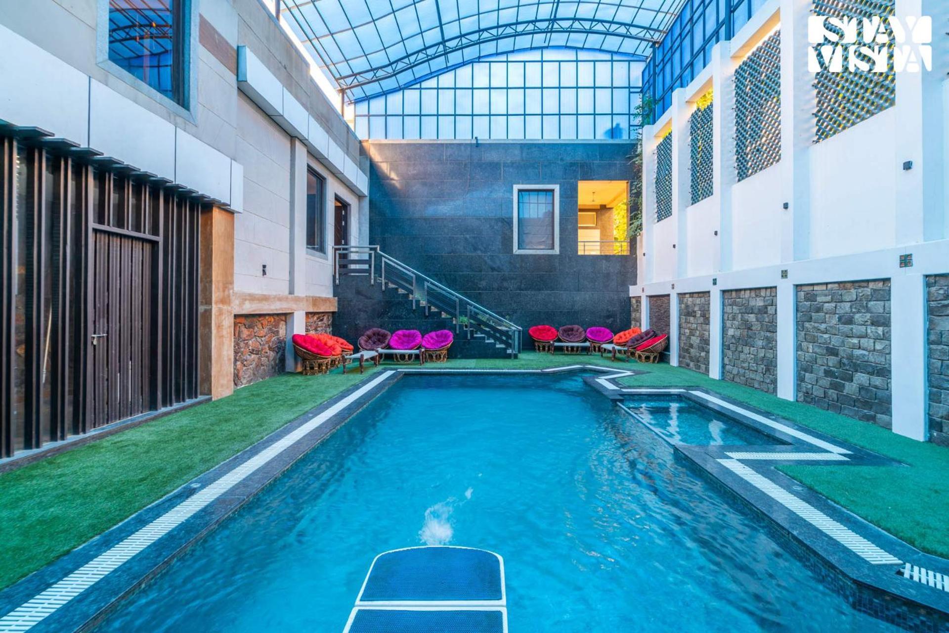 Stayvista At Wandering Vines Indoor Pool 4Bhk Luxury Villa In Delhi Sohna מראה חיצוני תמונה