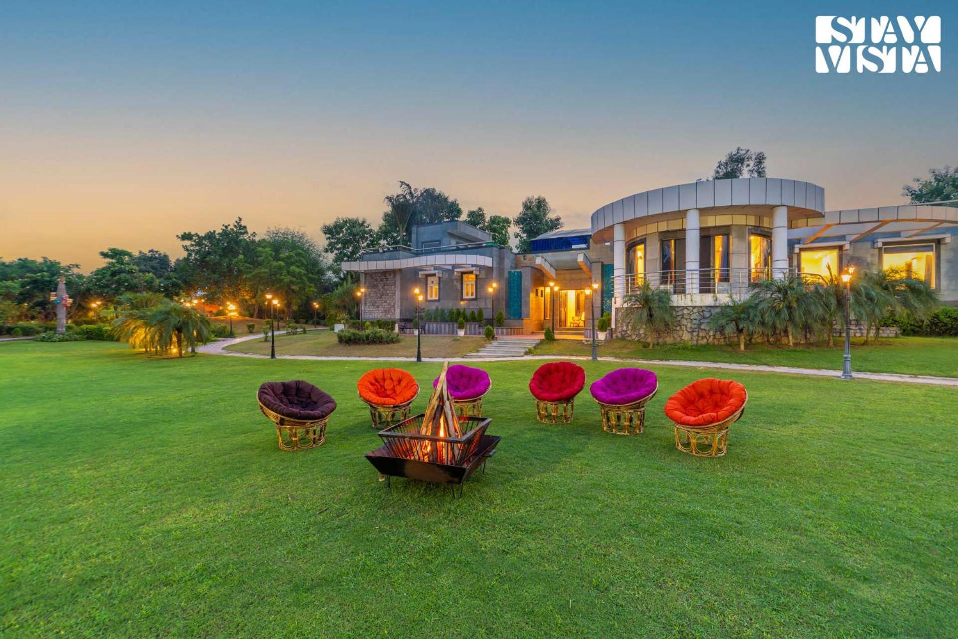 Stayvista At Wandering Vines Indoor Pool 4Bhk Luxury Villa In Delhi Sohna מראה חיצוני תמונה