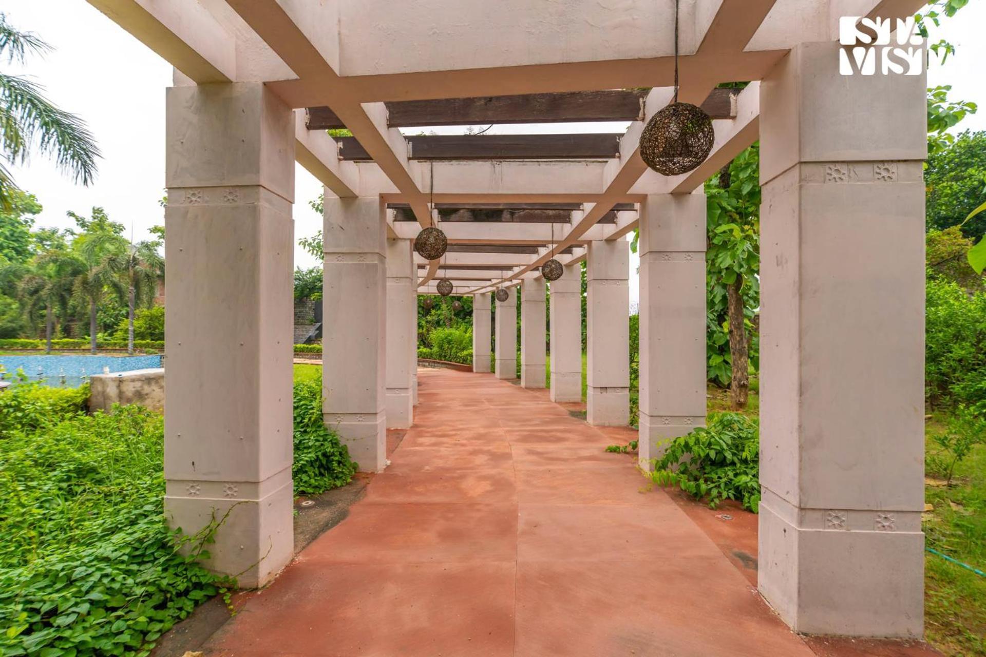 Stayvista At Wandering Vines Indoor Pool 4Bhk Luxury Villa In Delhi Sohna מראה חיצוני תמונה