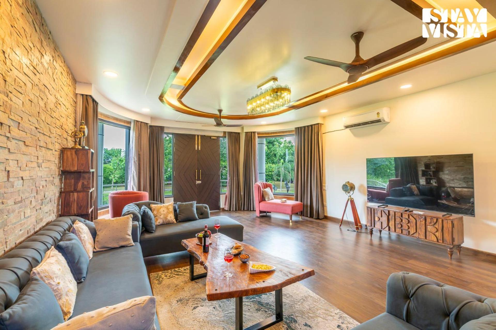 Stayvista At Wandering Vines Indoor Pool 4Bhk Luxury Villa In Delhi Sohna מראה חיצוני תמונה