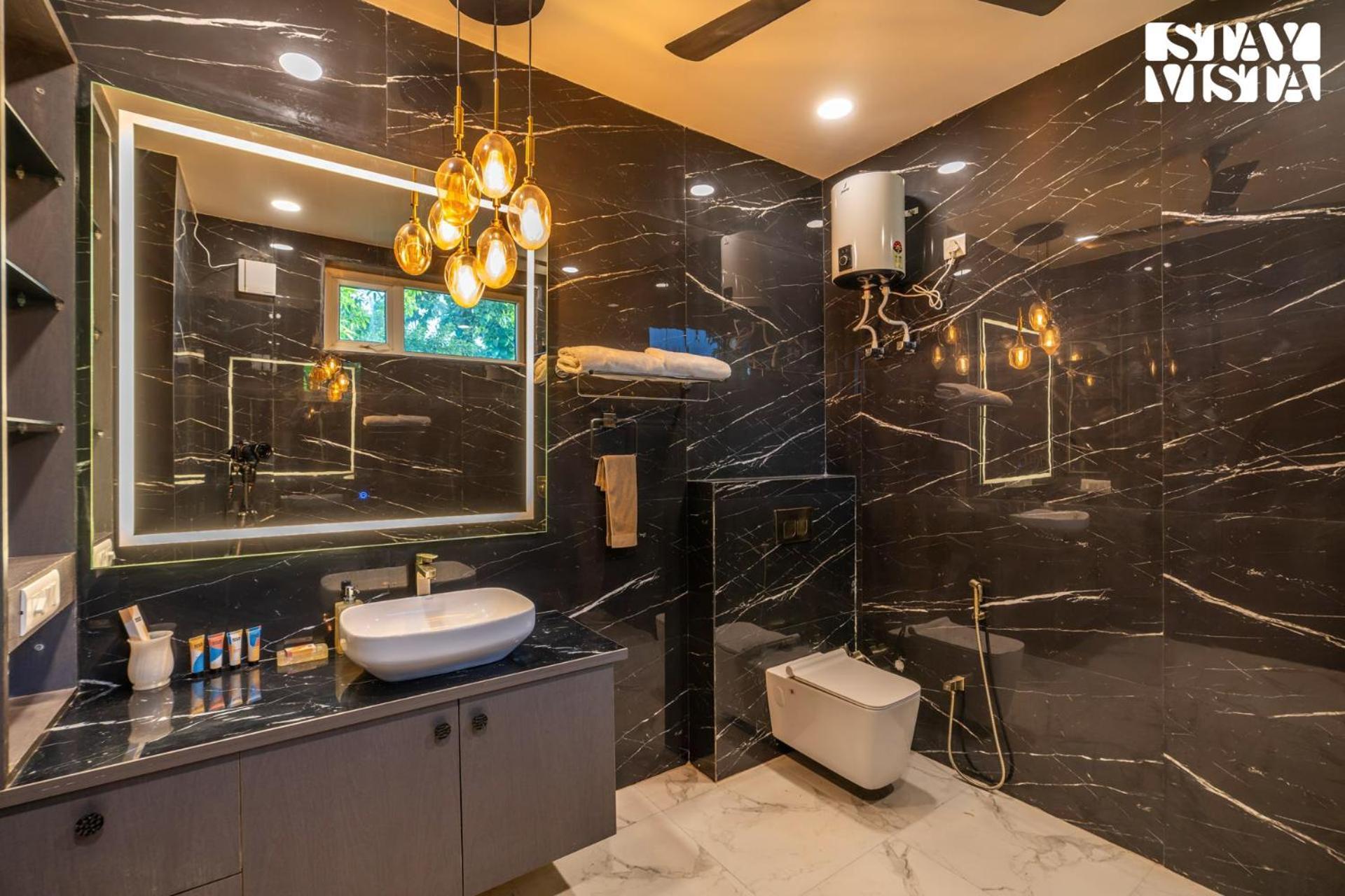 Stayvista At Wandering Vines Indoor Pool 4Bhk Luxury Villa In Delhi Sohna מראה חיצוני תמונה