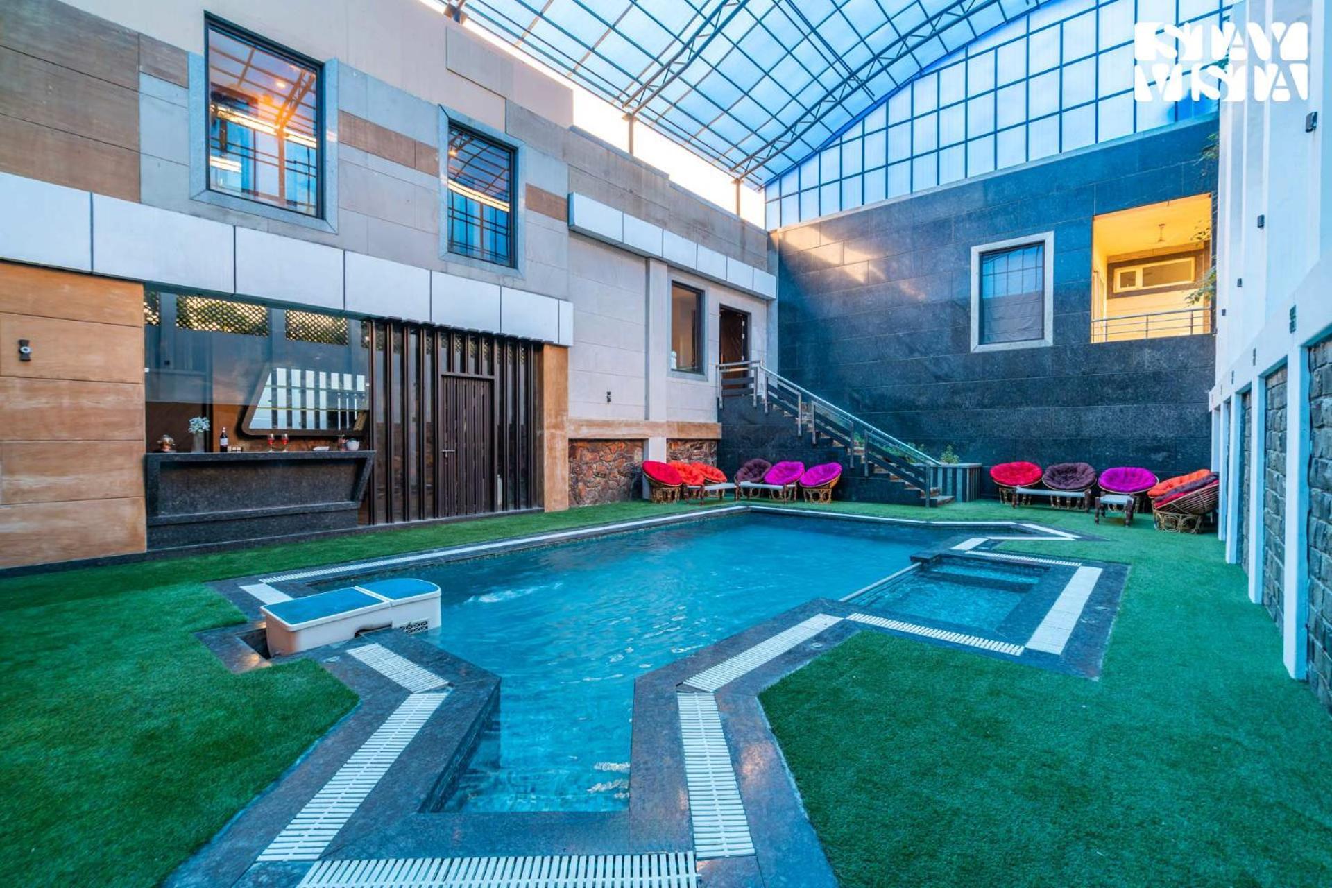 Stayvista At Wandering Vines Indoor Pool 4Bhk Luxury Villa In Delhi Sohna מראה חיצוני תמונה
