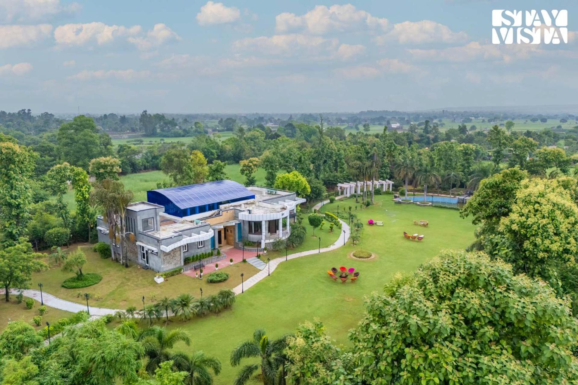 Stayvista At Wandering Vines Indoor Pool 4Bhk Luxury Villa In Delhi Sohna מראה חיצוני תמונה