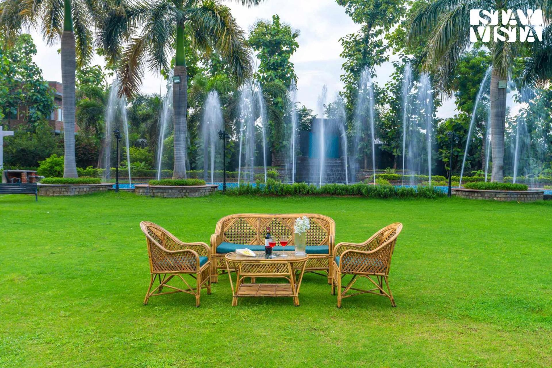 Stayvista At Wandering Vines Indoor Pool 4Bhk Luxury Villa In Delhi Sohna מראה חיצוני תמונה